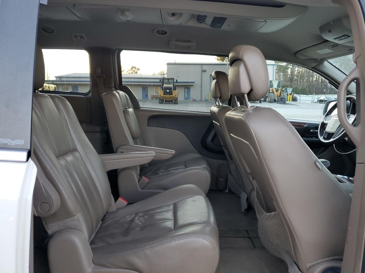 2013 Chrysler Town & Country - Image 11
