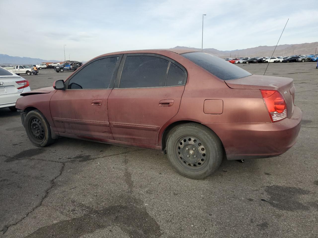2004 Hyundai Elantra - Image 2
