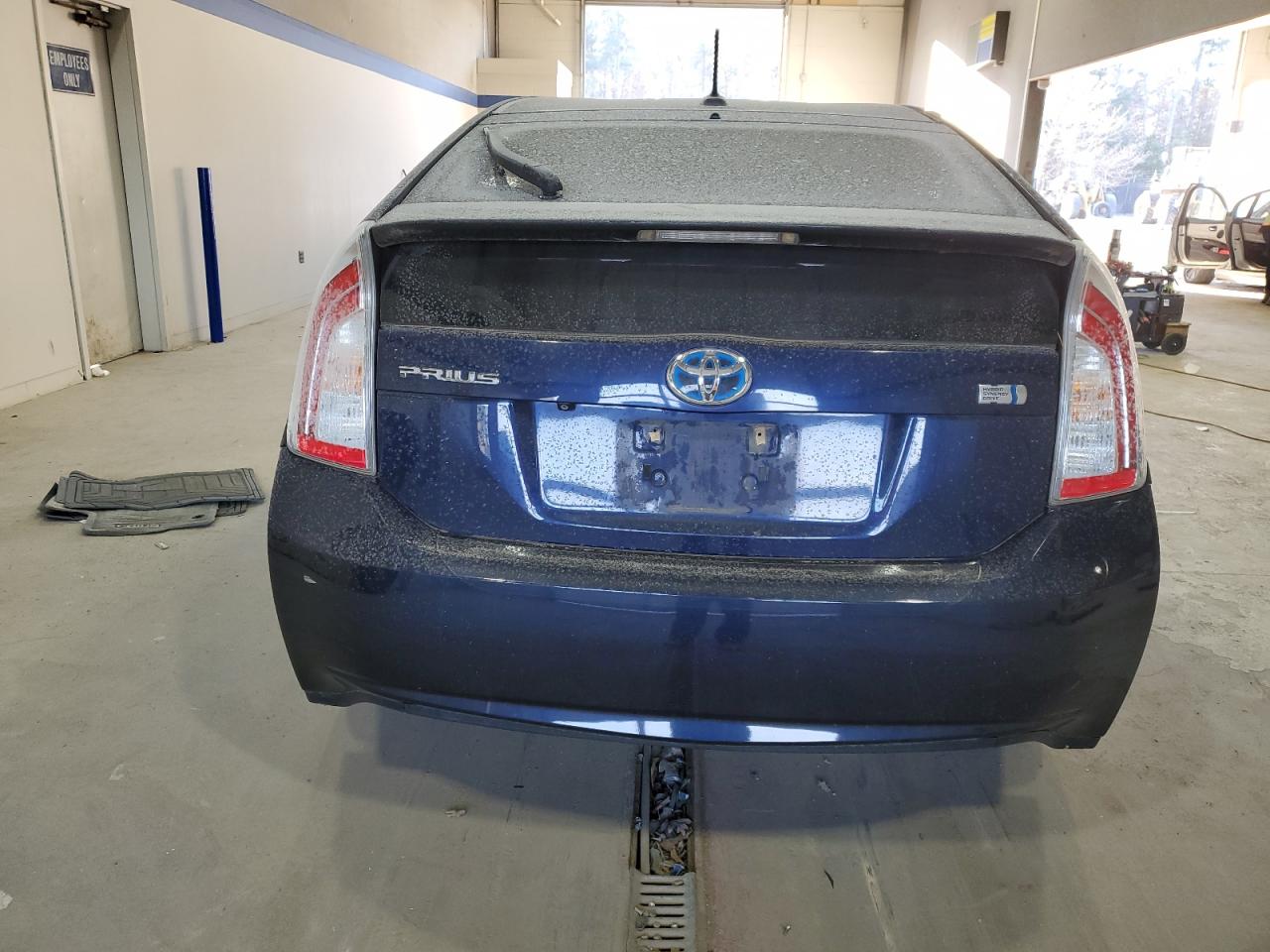 2013 Toyota Prius - Image 6