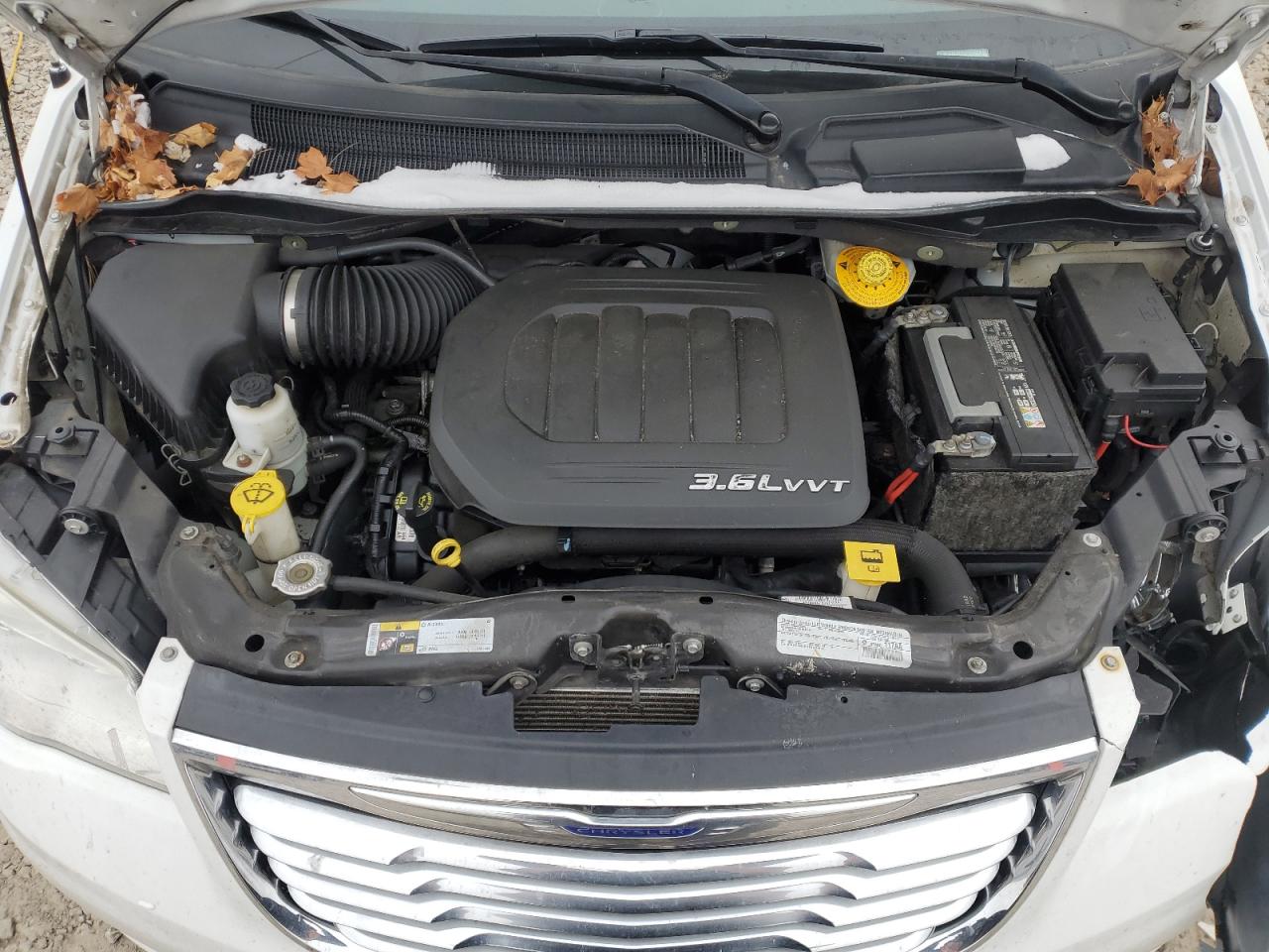 2015 Chrysler Town & Country - Image 12