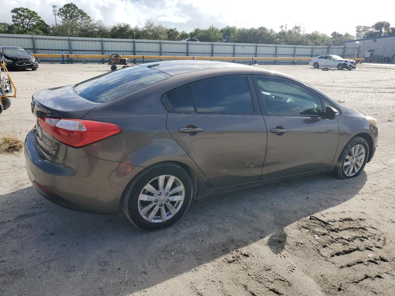 VIN KNAFX4A60E5153386 2014 KIA FORTE no.3