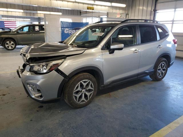  SUBARU FORESTER 2019 Серебристый