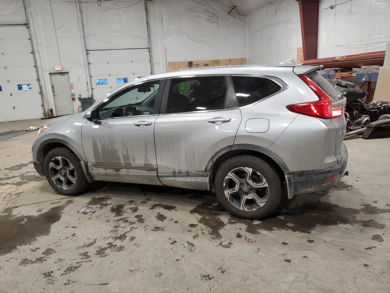 VIN 7FARW2H51JE036031 2018 HONDA CRV no.2