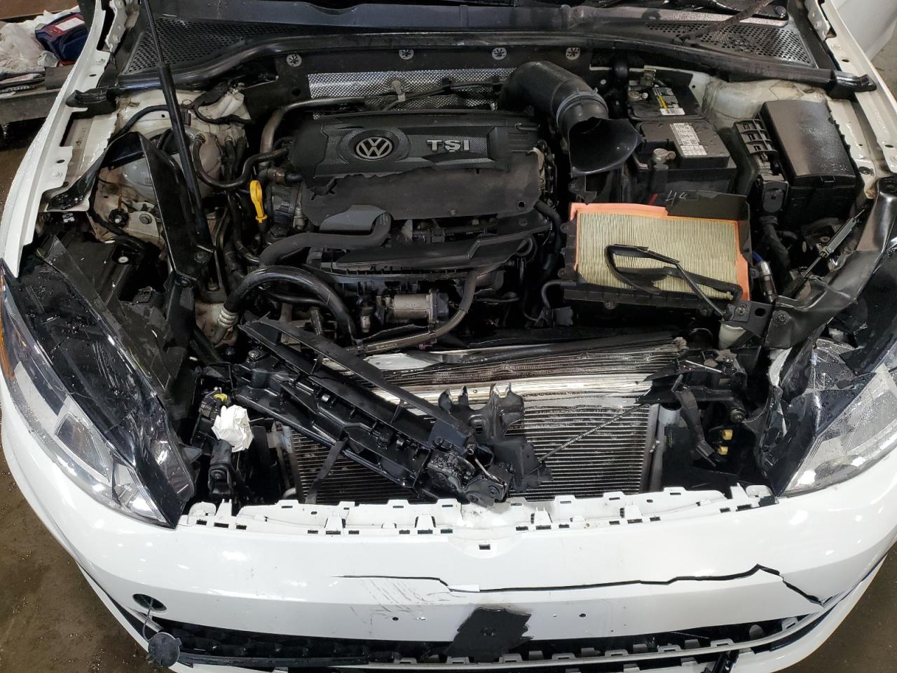 2016 Volkswagen GTI - Image 12