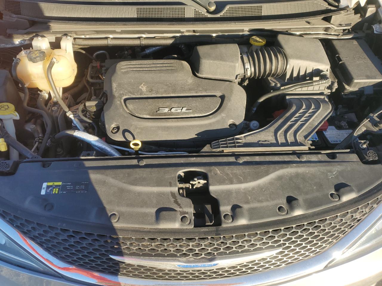 2018 Chrysler Pacifica - Image 12