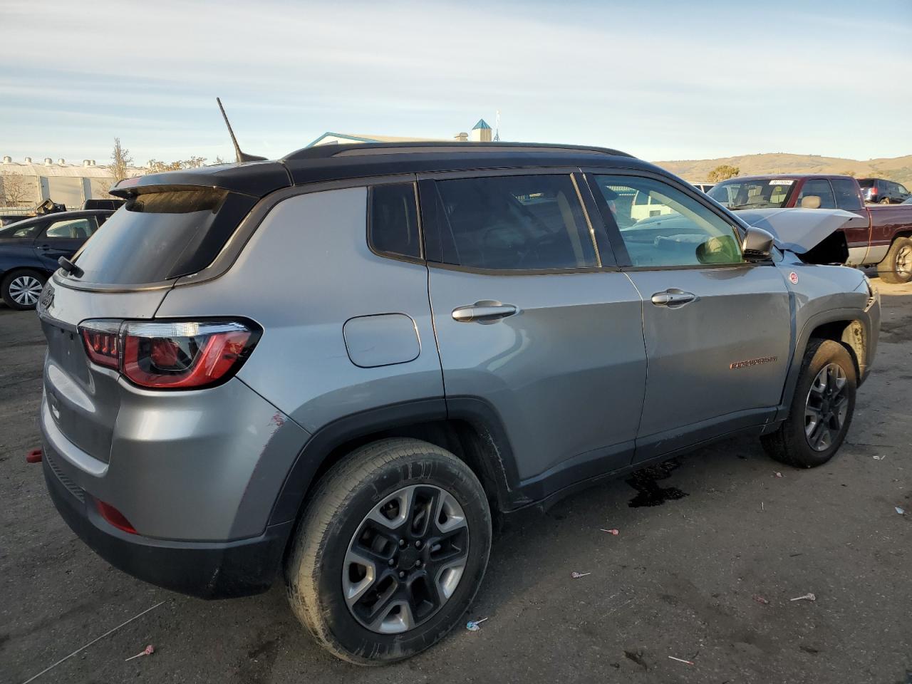 VIN 3C4NJDDB2JT174596 2018 JEEP COMPASS no.3