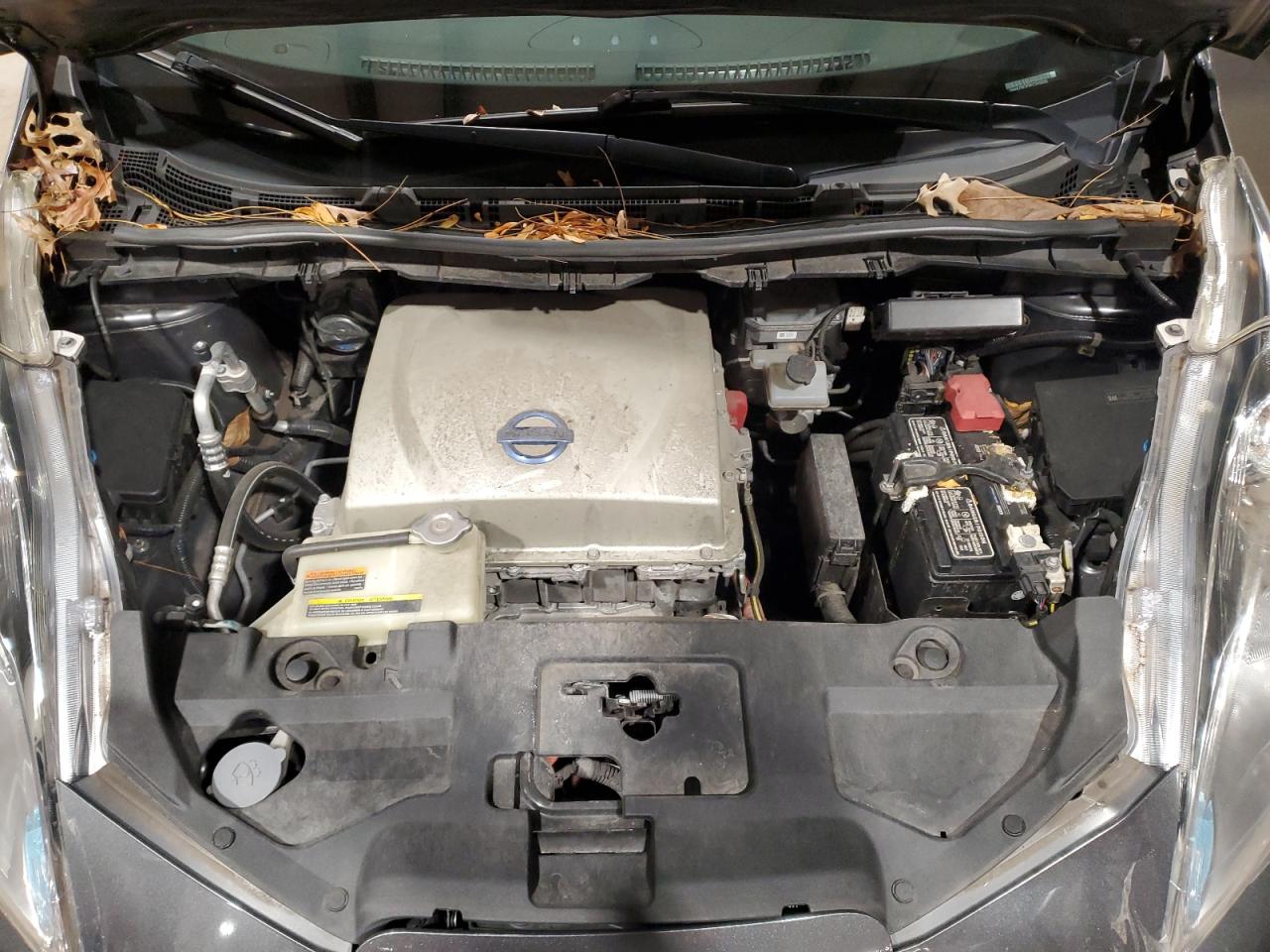 2015 Nissan Leaf - Image 11