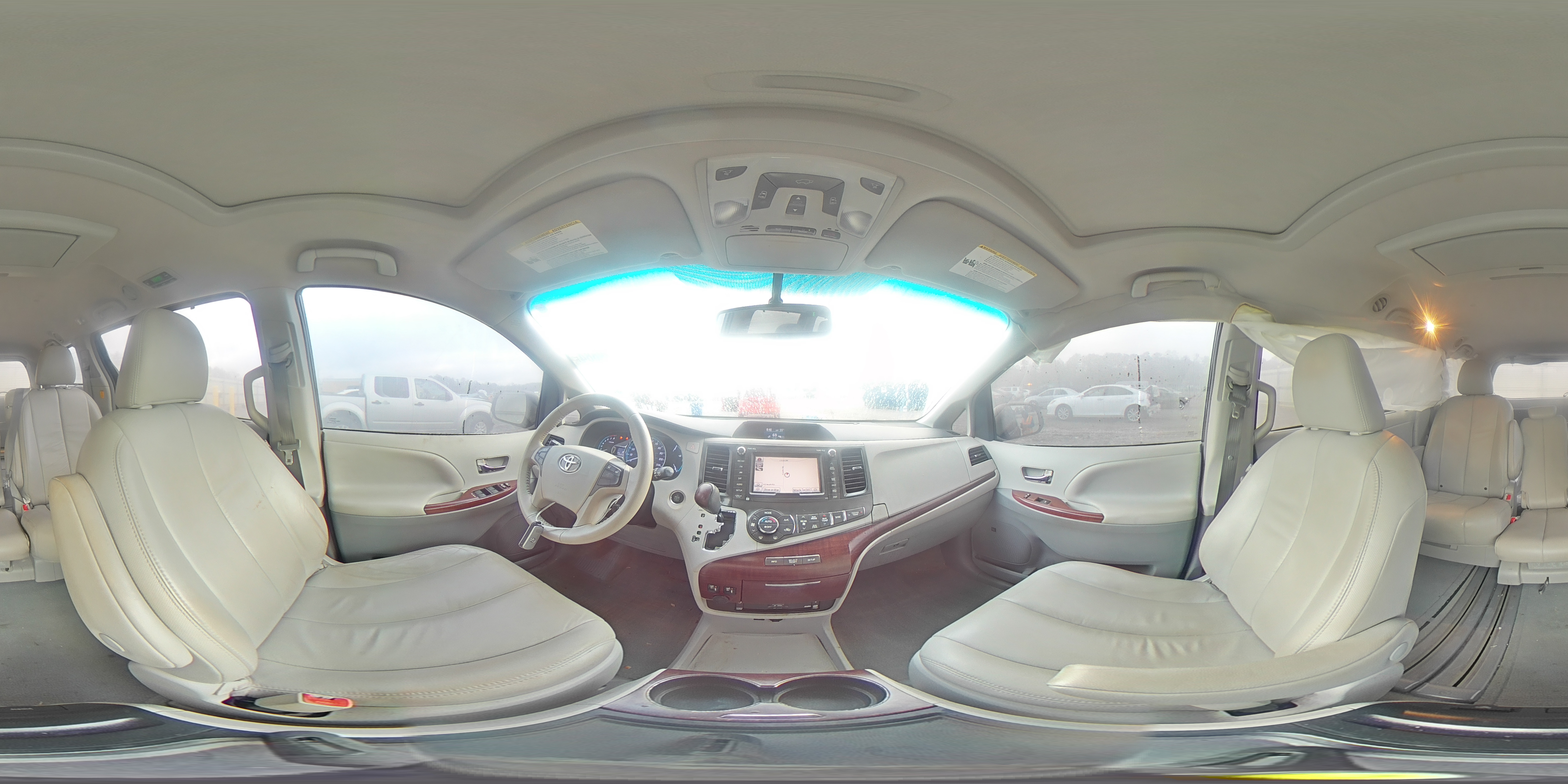 2012 Toyota Sienna - Image 15