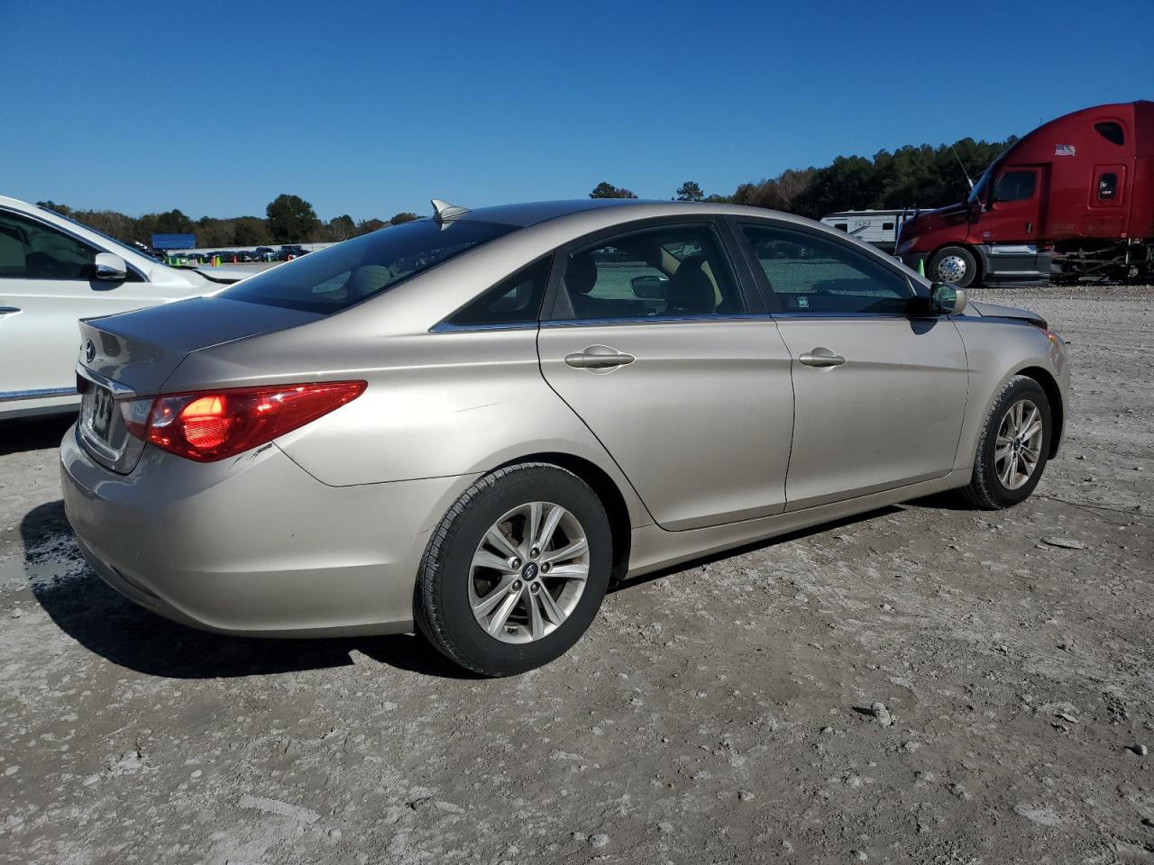2011 Hyundai Sonata - Image 3