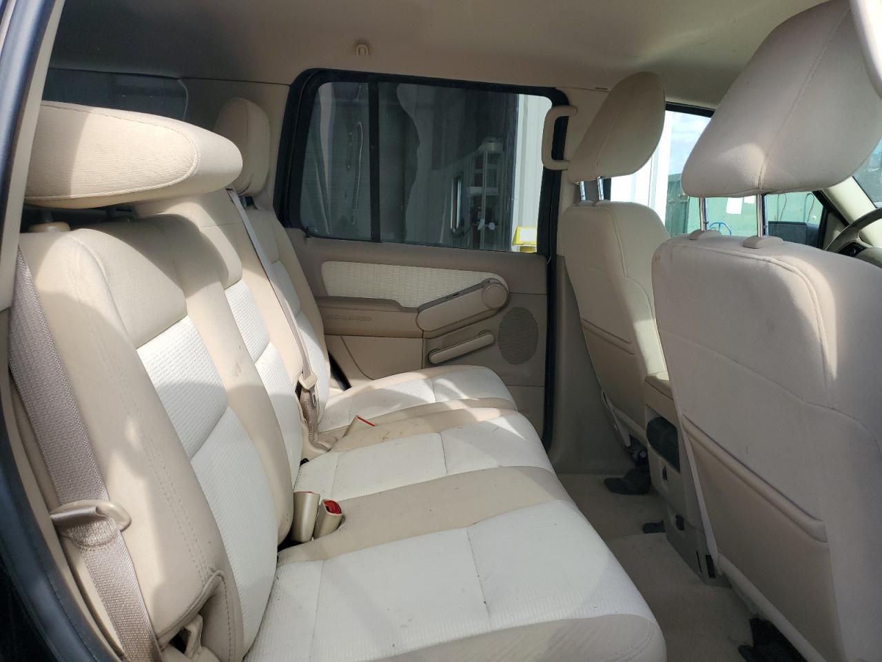 2010 Ford Explorer - Image 11