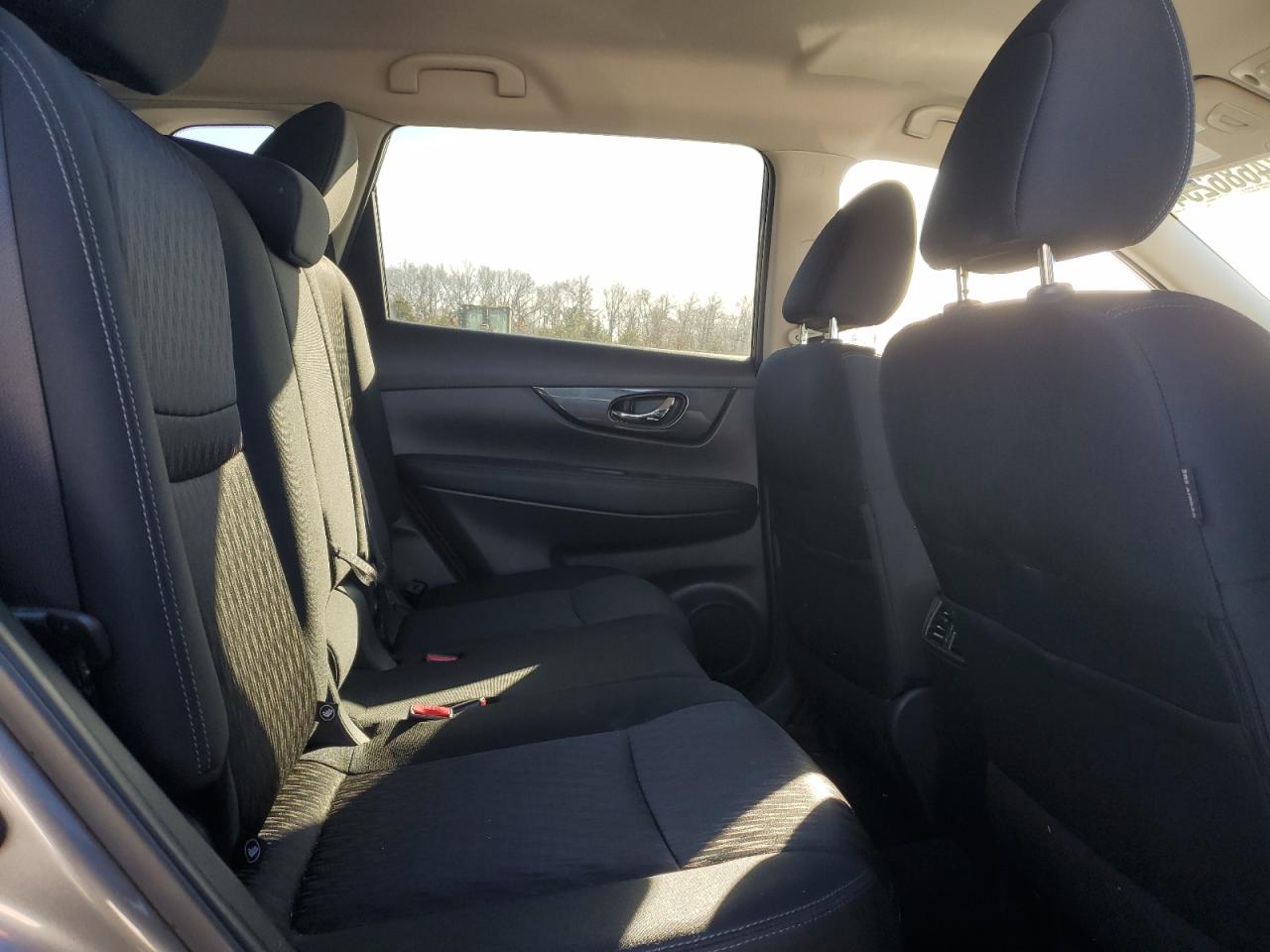 2018 Nissan Rogue - Image 11