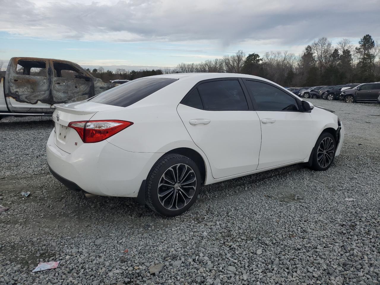 VIN 5YFBURHE3FP312751 2015 TOYOTA COROLLA no.3