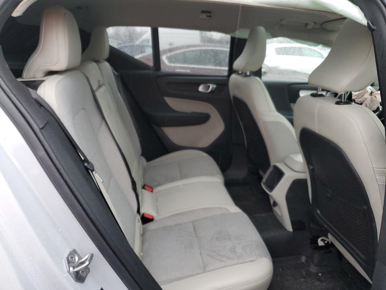 2020 Volvo XC40 - Image 11