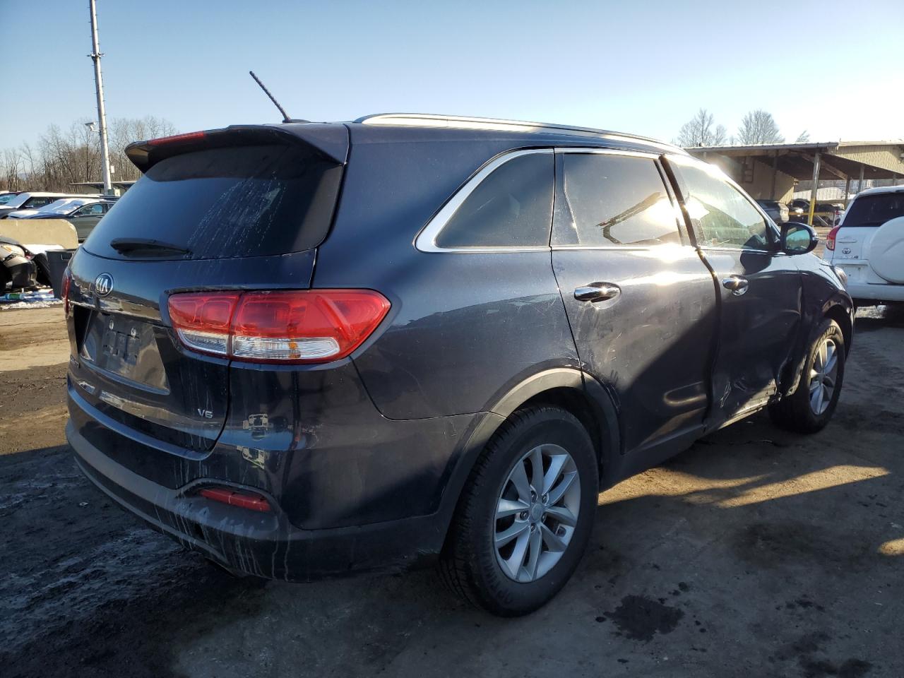 VIN 5XYPGDA53HG198512 2017 KIA SORENTO no.3