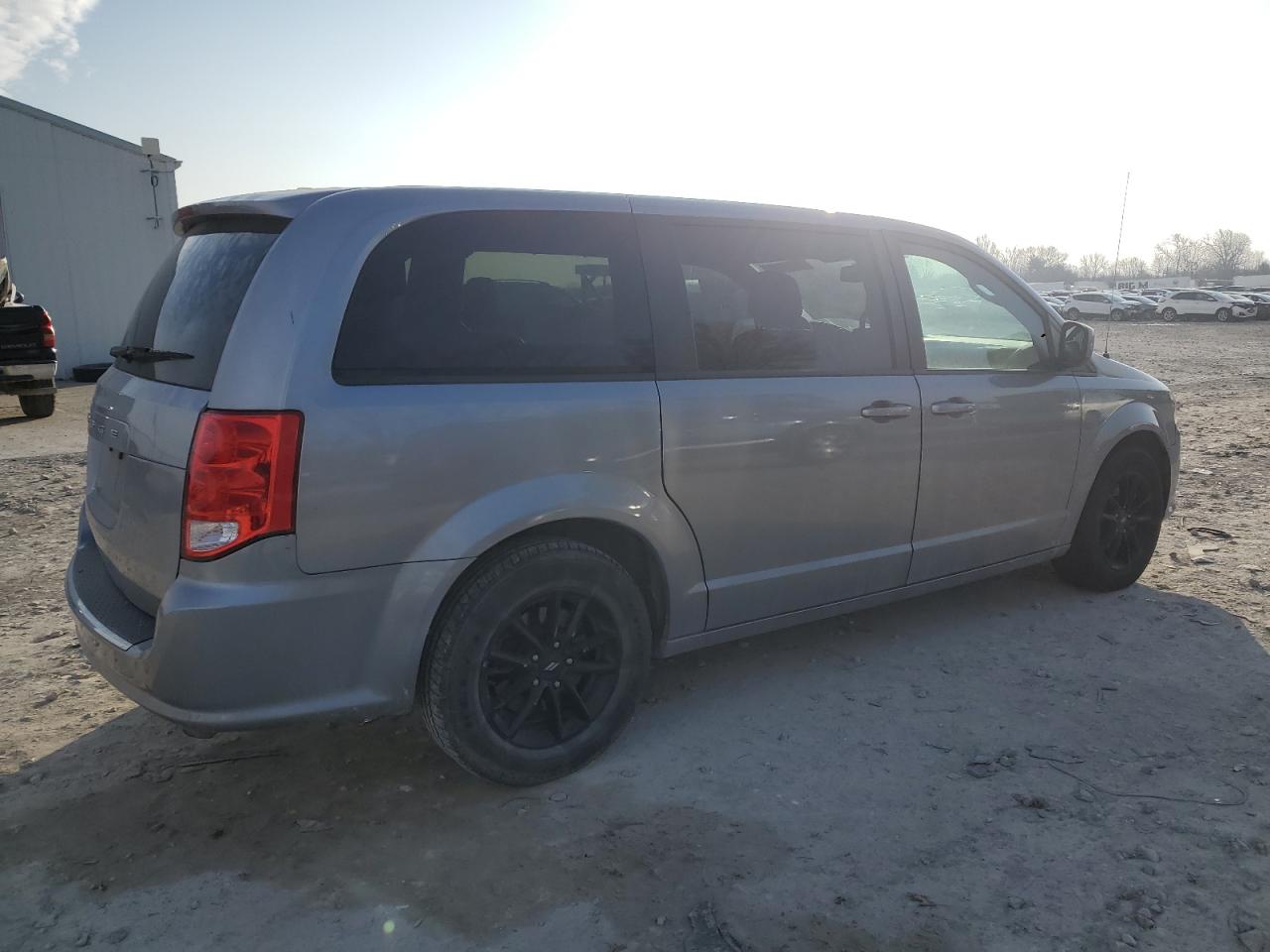 2019 Dodge Caravan - Image 3
