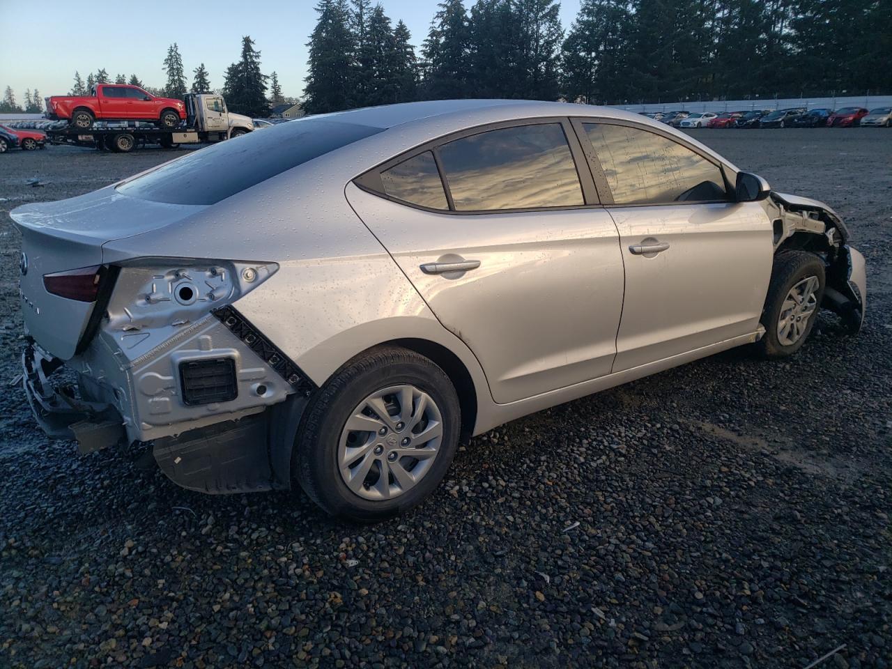 2019 Hyundai Elantra - Image 3