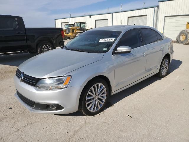 Sedans VOLKSWAGEN JETTA 2013 Srebrny