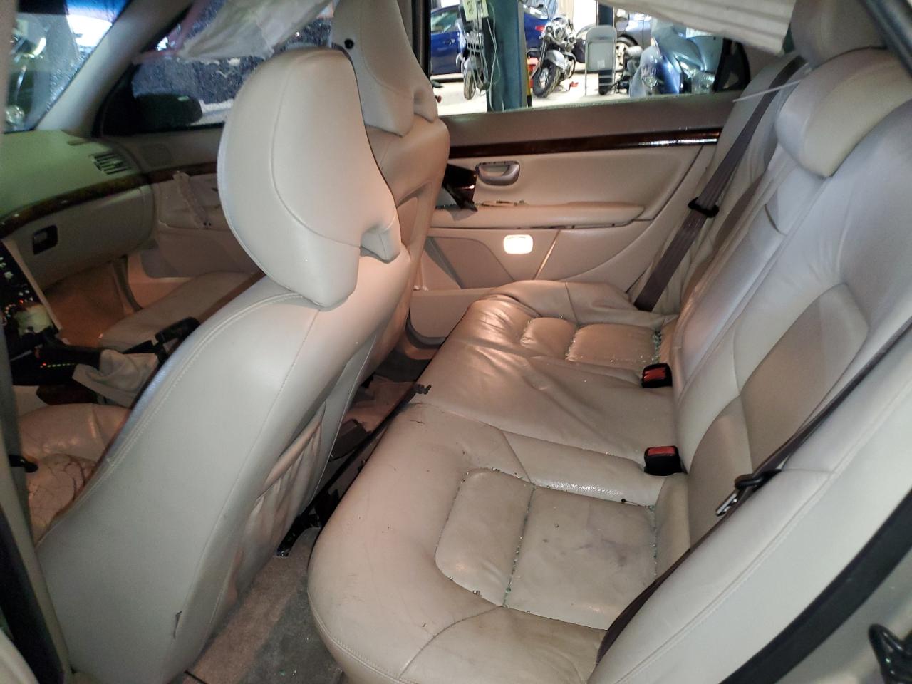 2005 Volvo S80 - Image 11