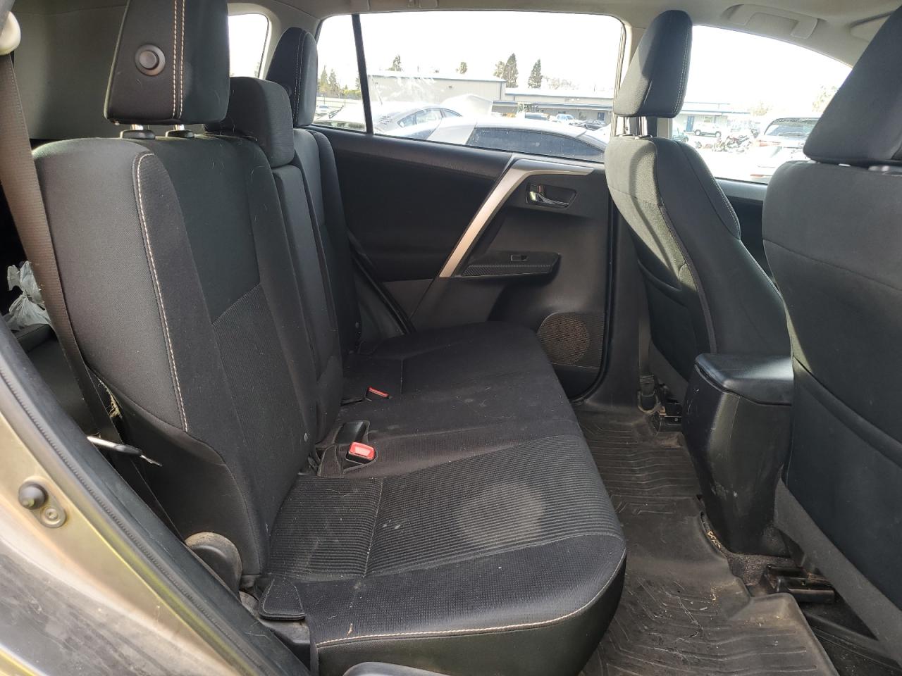 2015 Toyota RAV 4 - Image 10