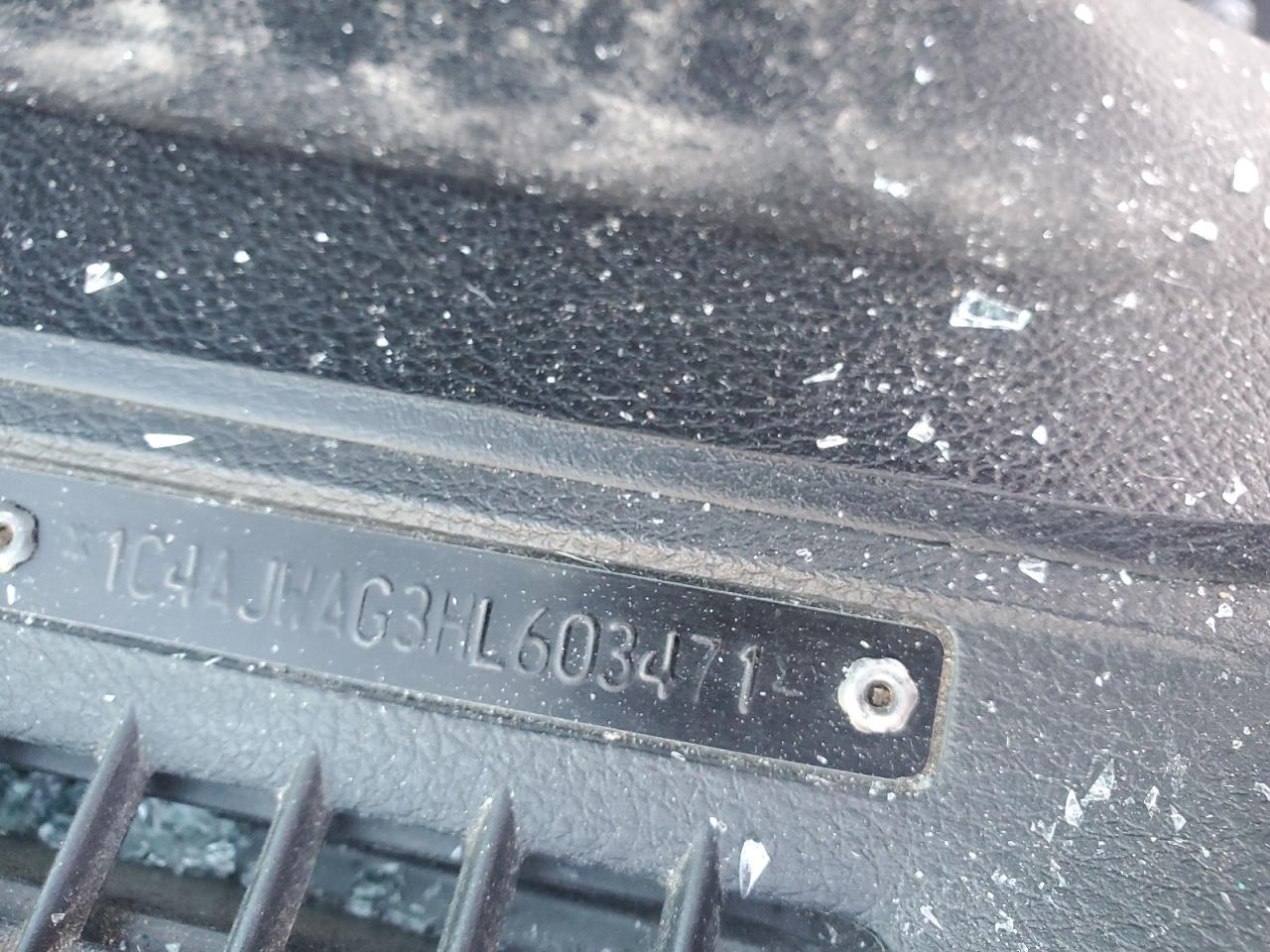 2017 Jeep Wrangler - Image 16