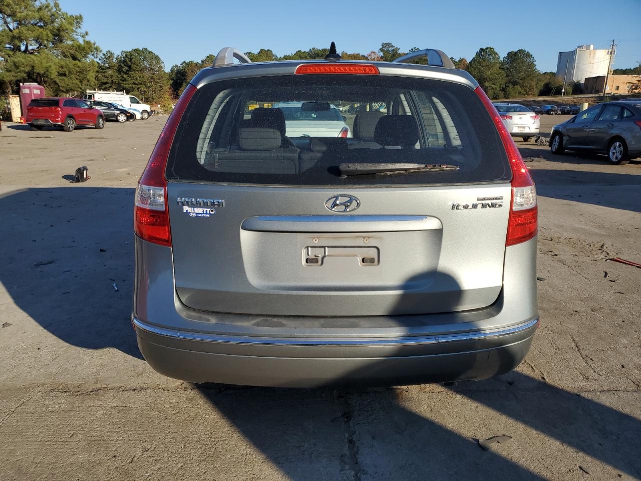 2011 Hyundai Elantra - Image 6