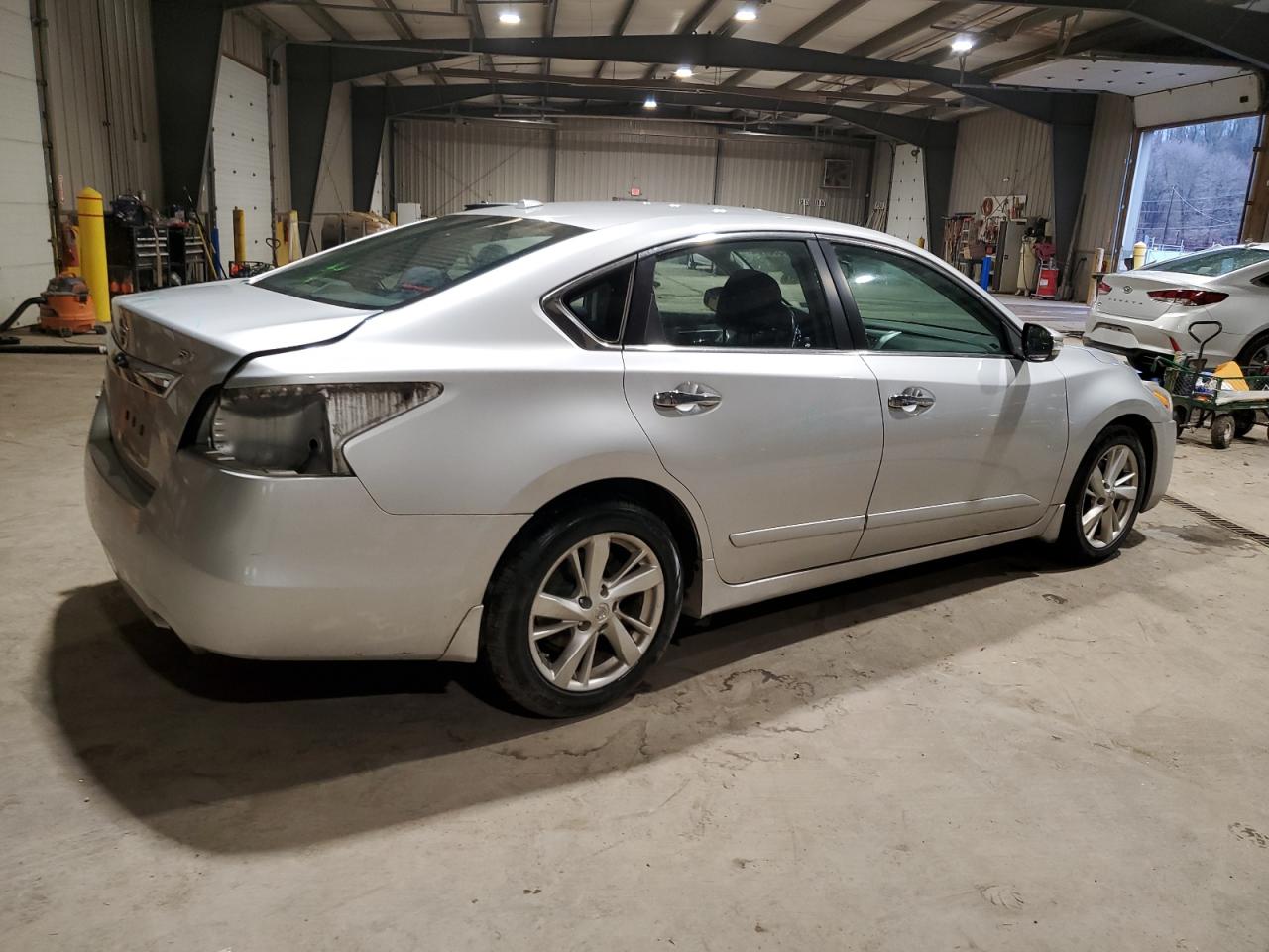 2015 Nissan Altima - Image 3