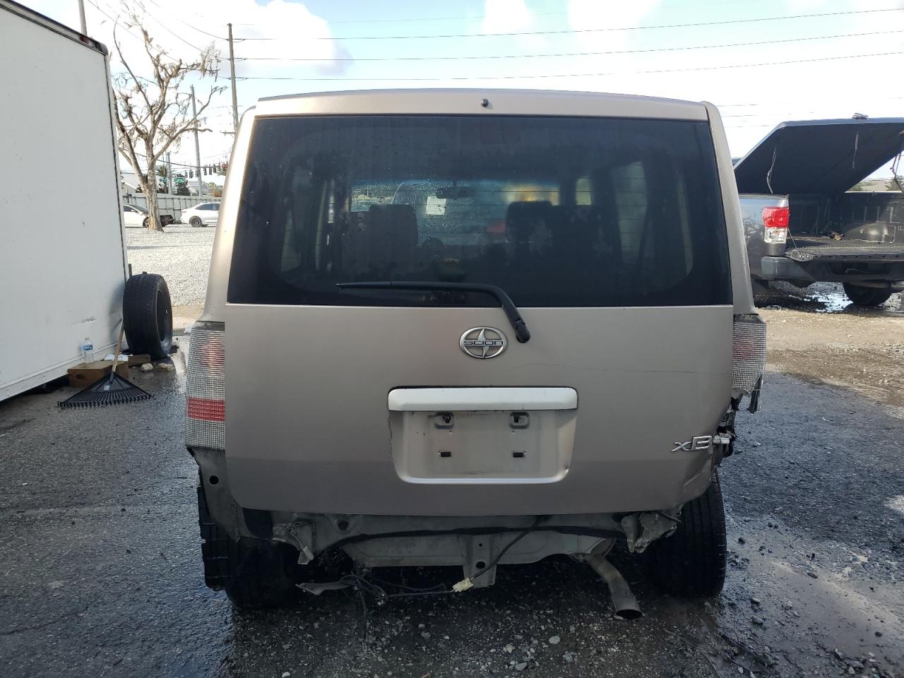 2005 Scion xB - Image 6