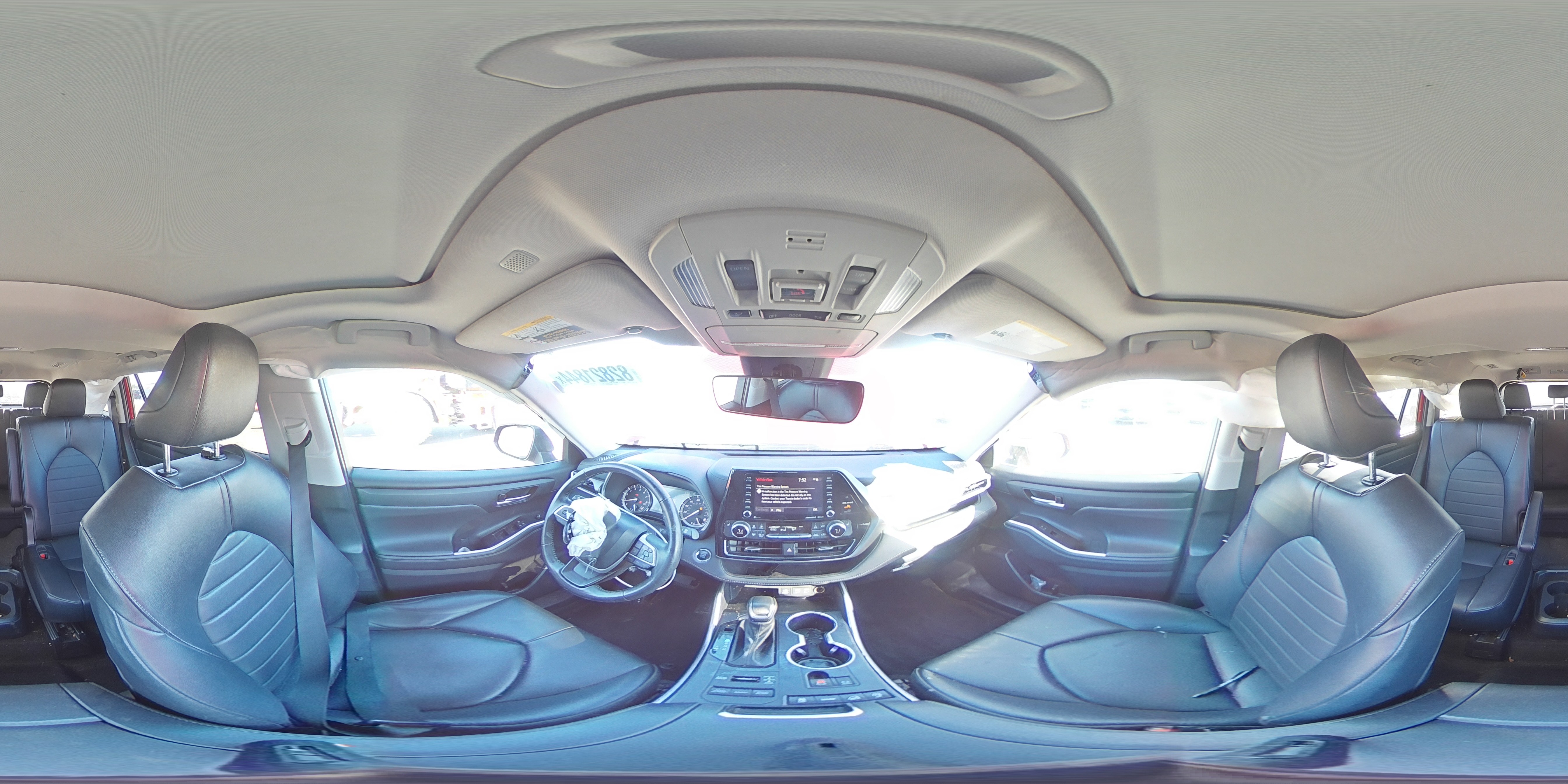 2022 Toyota Highlander - Image 14