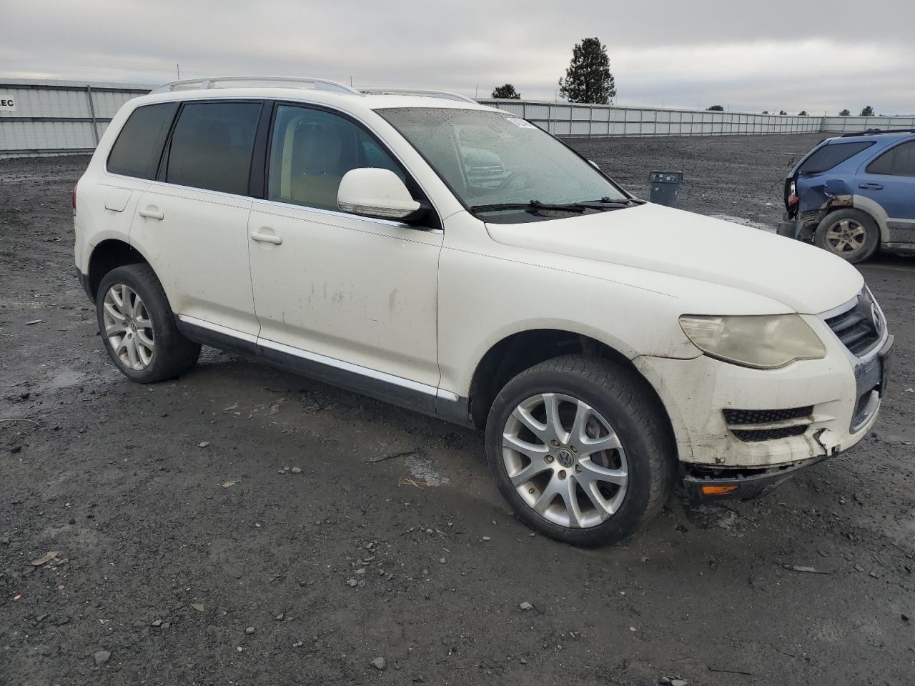 2009 Volkswagen Touareg - Image 4