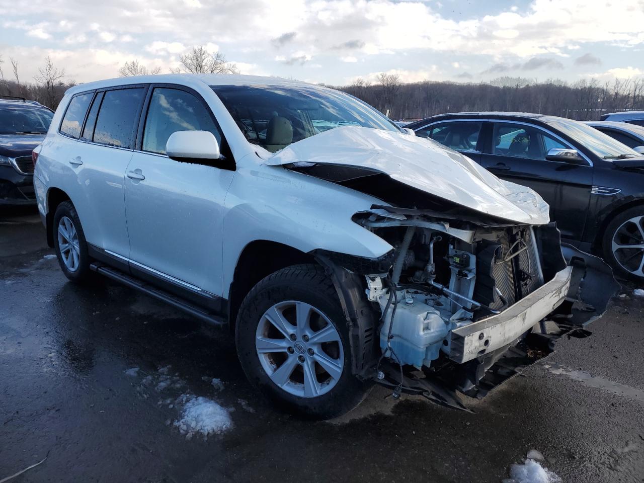 VIN 5TDBK3EH0DS221605 2013 TOYOTA HIGHLANDER no.4