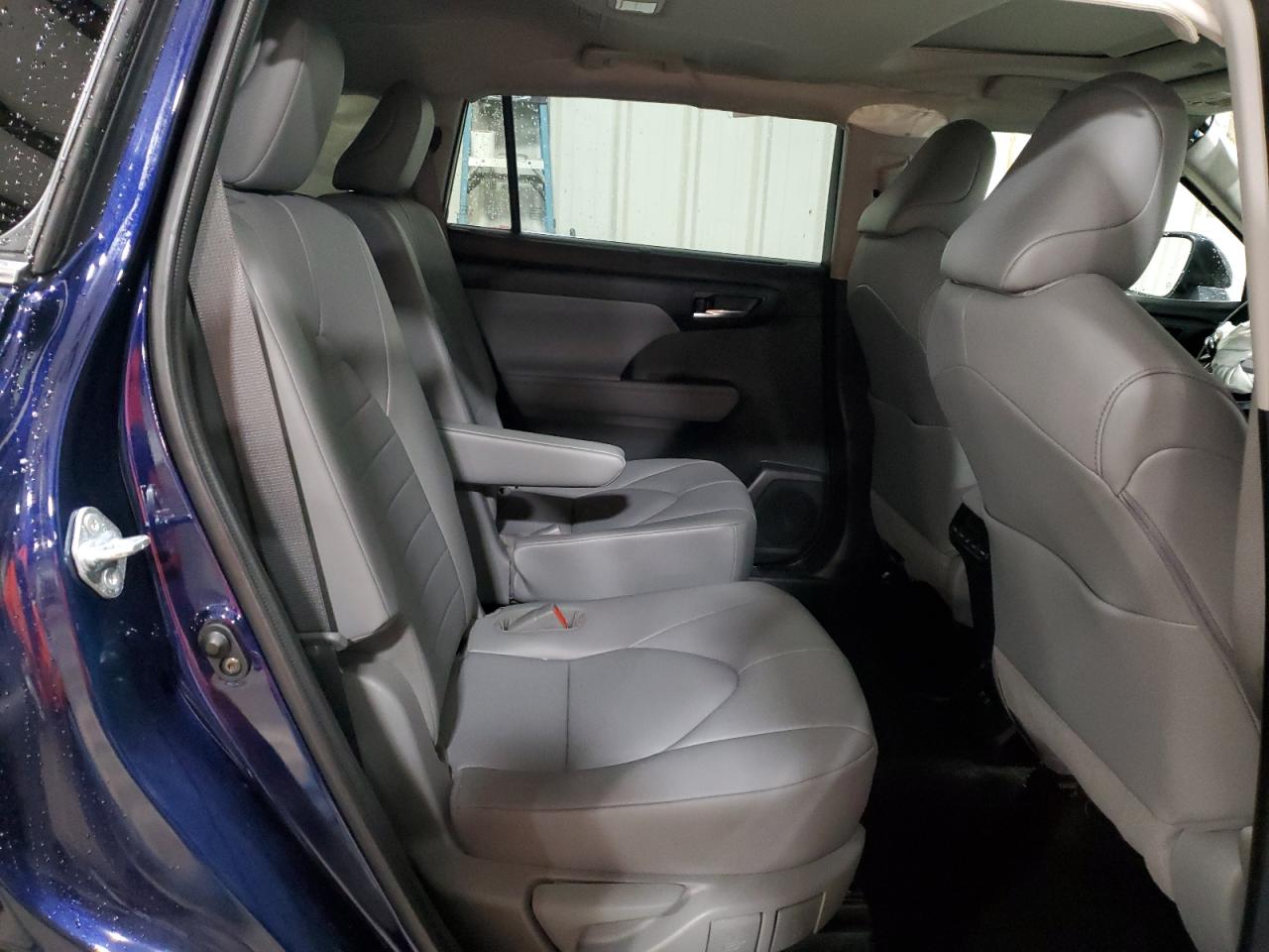 2021 Toyota Highlander - Image 11