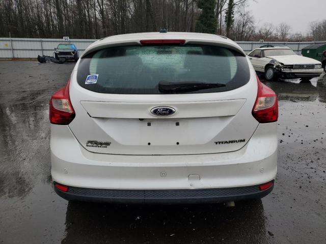 Hatchbacks FORD FOCUS 2014 White