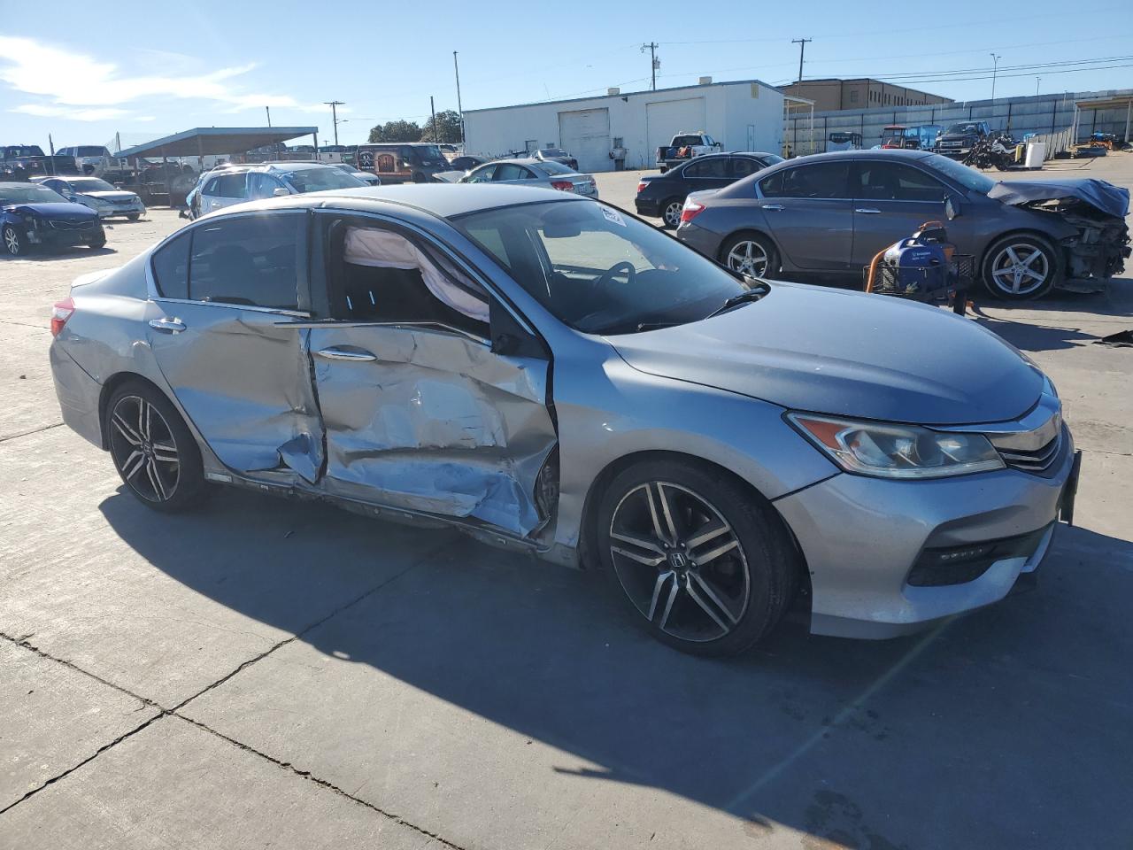 VIN 1HGCR2F10HA085220 2017 HONDA ACCORD no.4