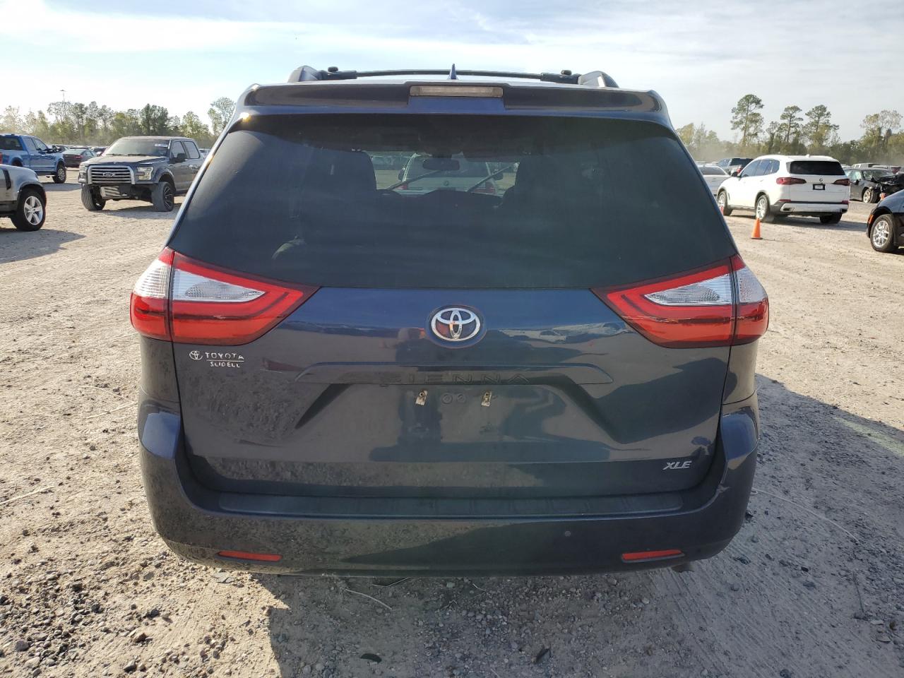 2019 Toyota Sienna - Image 6