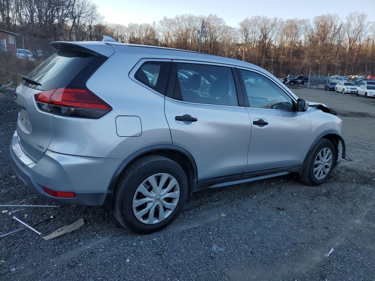 2017 Nissan Rogue - Image 3