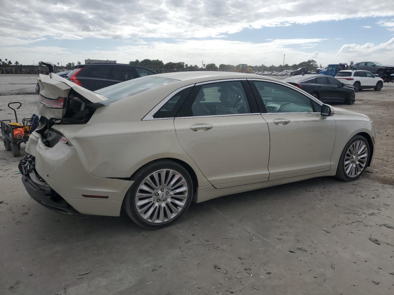 2016 Lincoln MKZ - Image 3