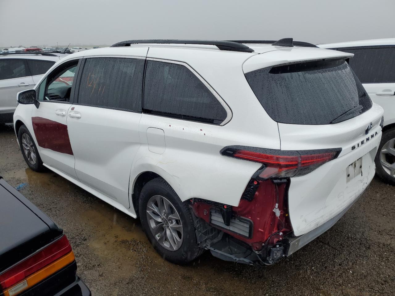 2022 Toyota Sienna - Image 2