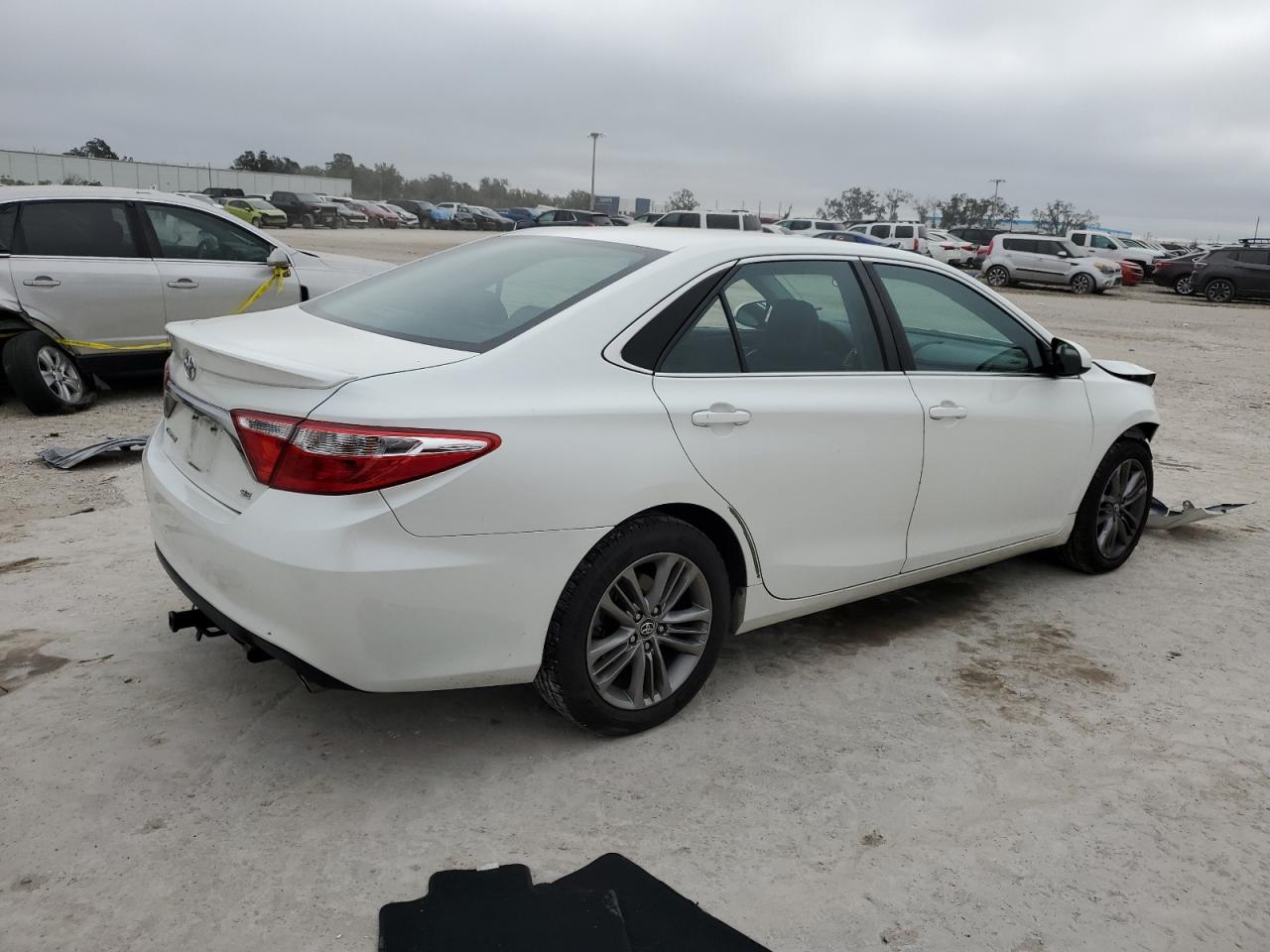 VIN 4T1BF1FK4GU254007 2016 TOYOTA CAMRY no.3