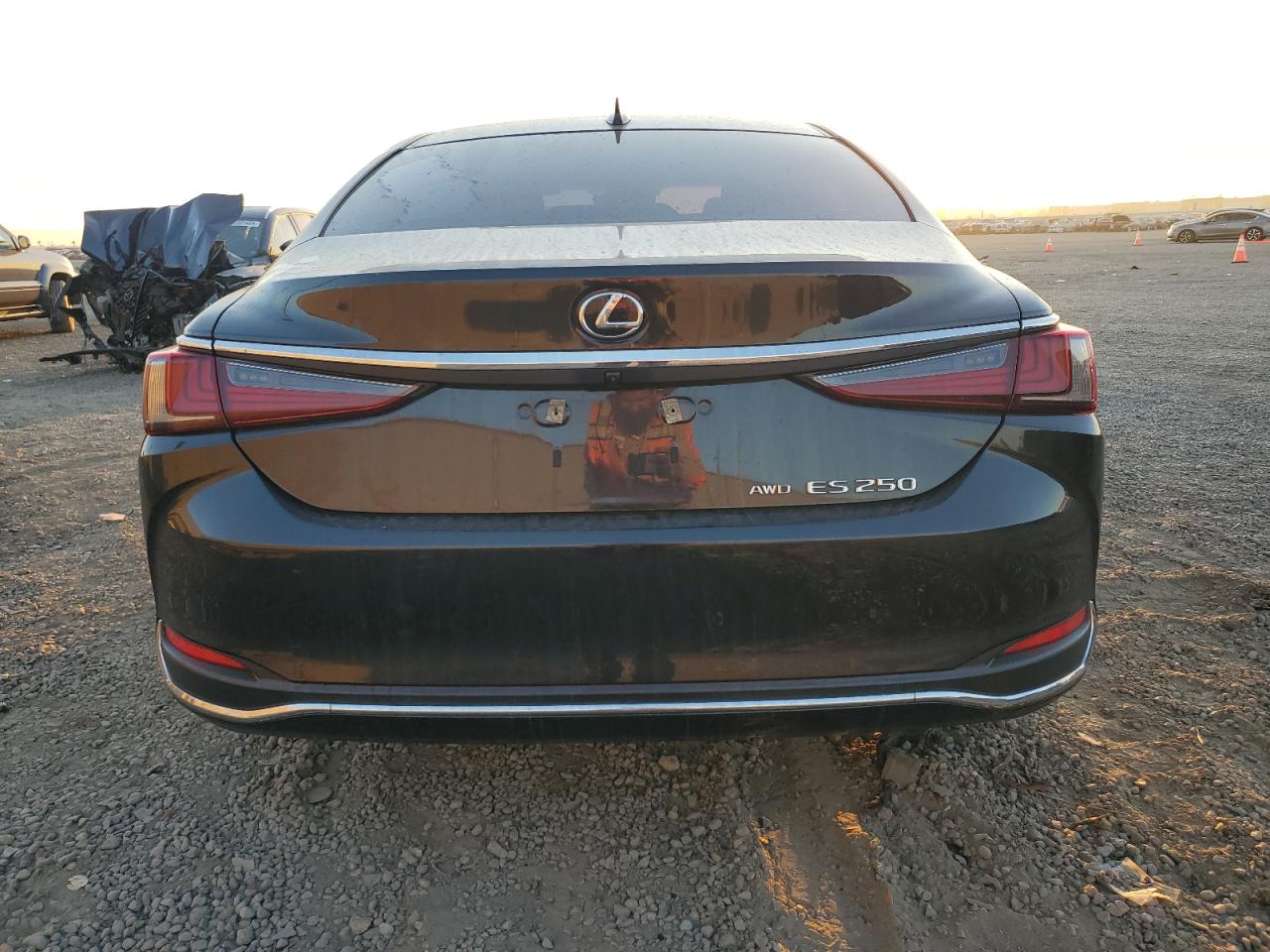 2021 Lexus ES - Image 6