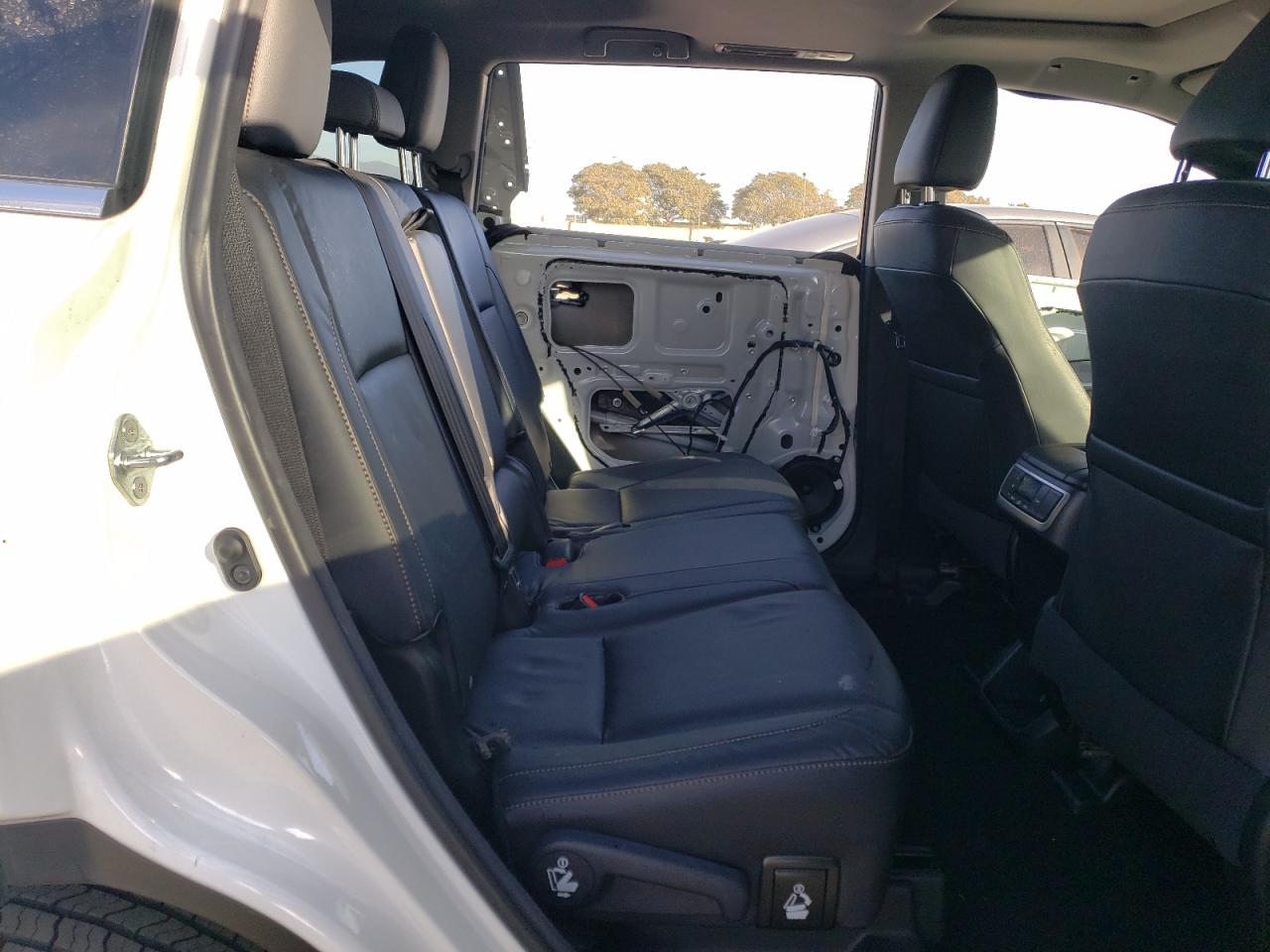 2015 Toyota Highlander - Image 11