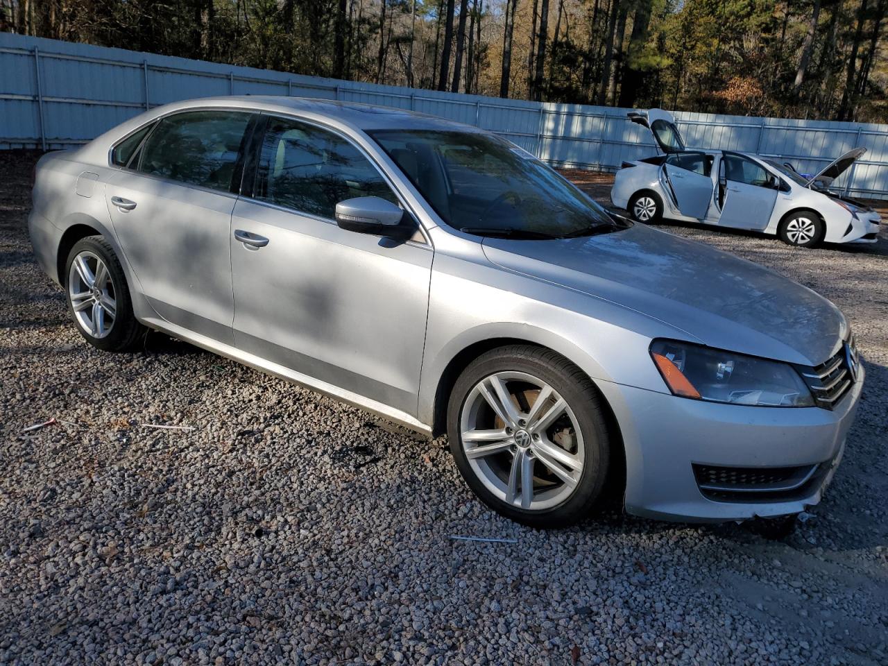 2015 Volkswagen Passat - Image 4