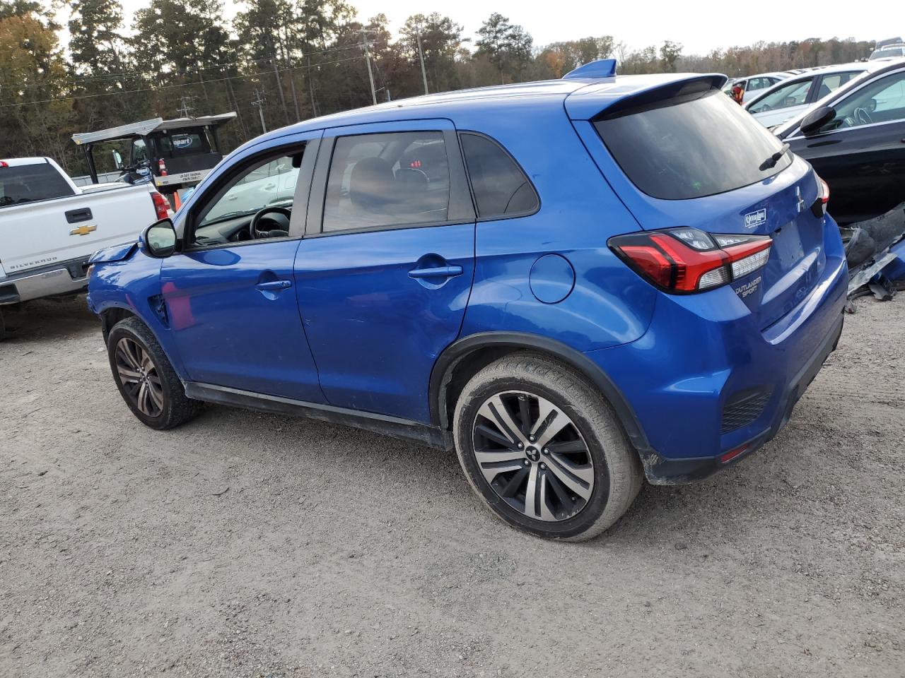2020 Mitsubishi Outlander - Image 2