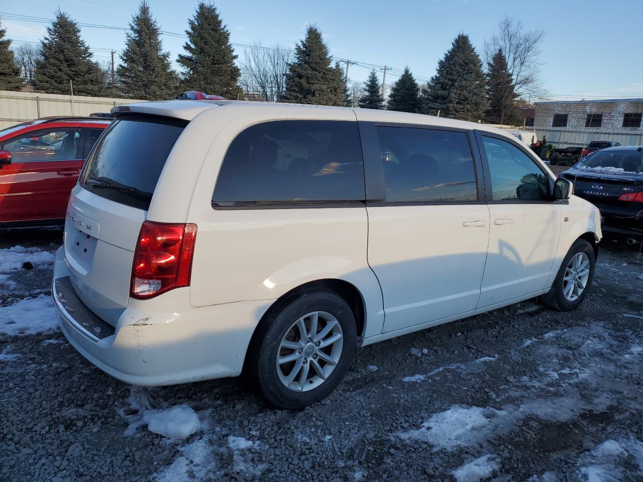 2019 Dodge Caravan - Image 3