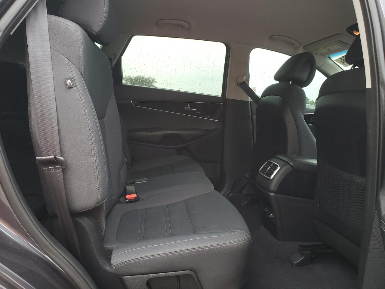 2016 Kia Sorento - Image 11