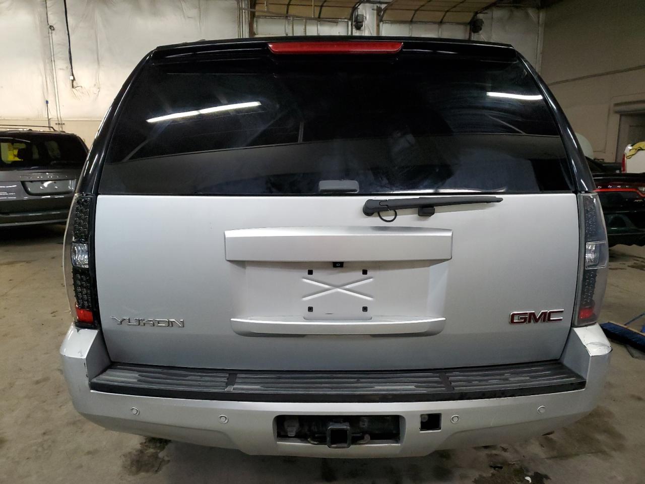 2014 GMC Yukon - Image 6