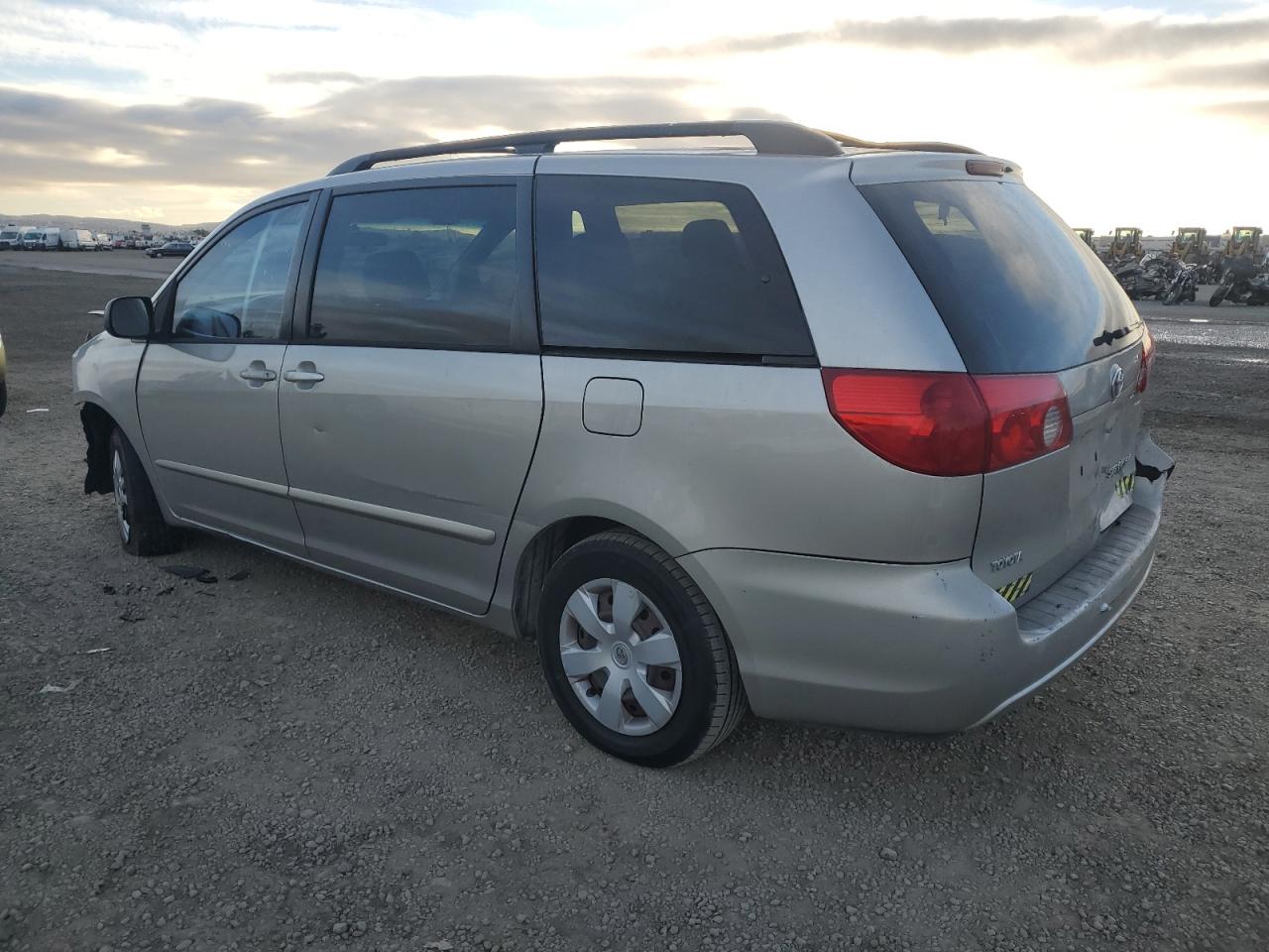 2006 Toyota Sienna - Image 2