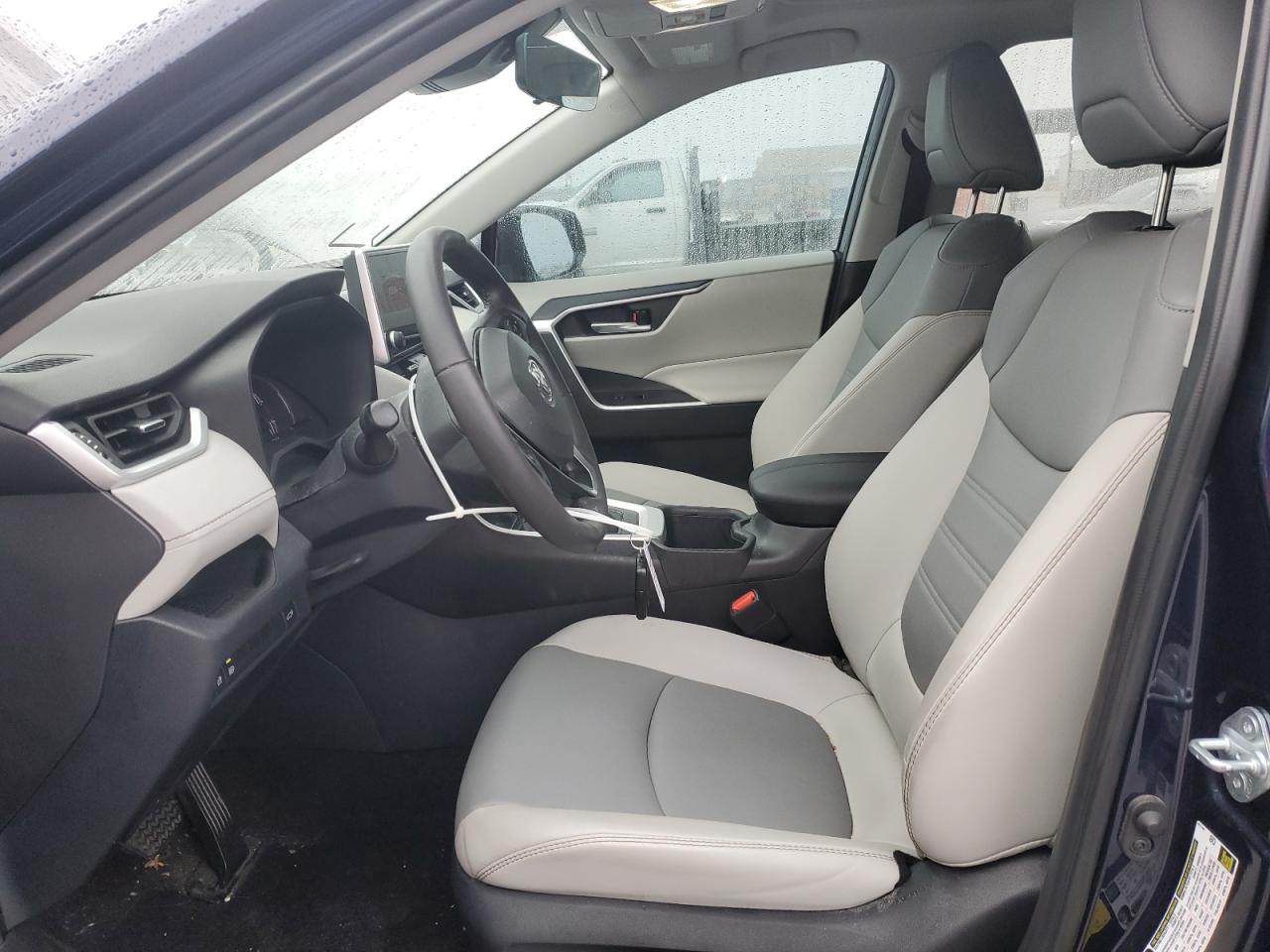 2023 Toyota RAV 4 - Image 7