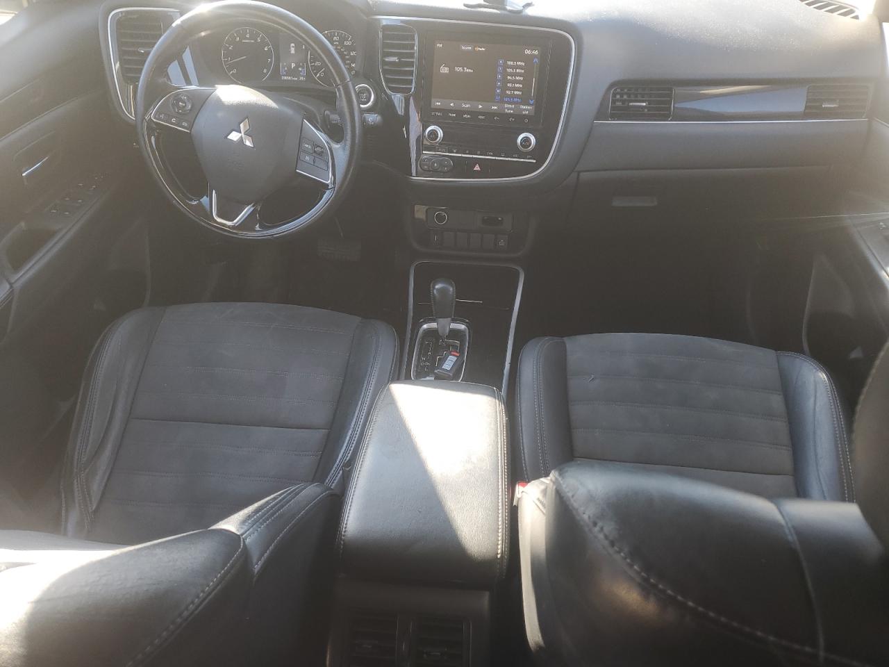 2020 Mitsubishi Outlander - Image 8