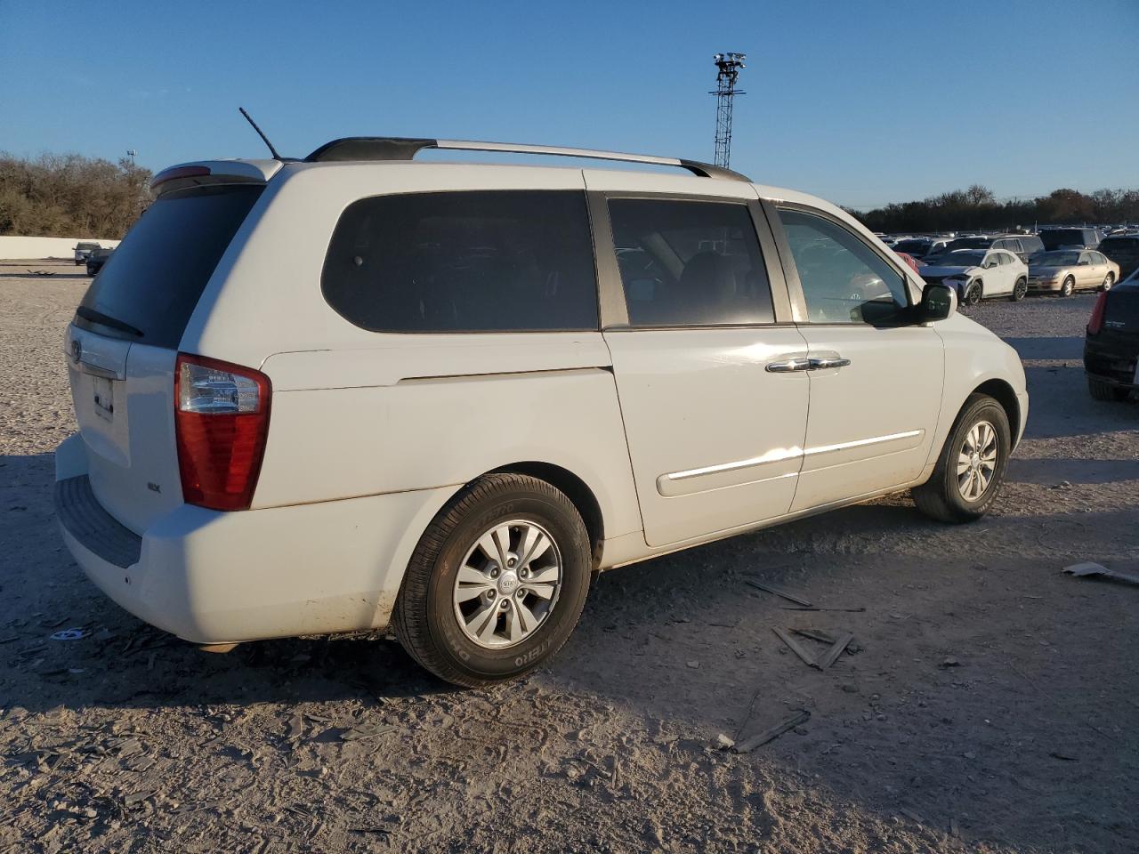 2010 Kia Sedona - Image 3