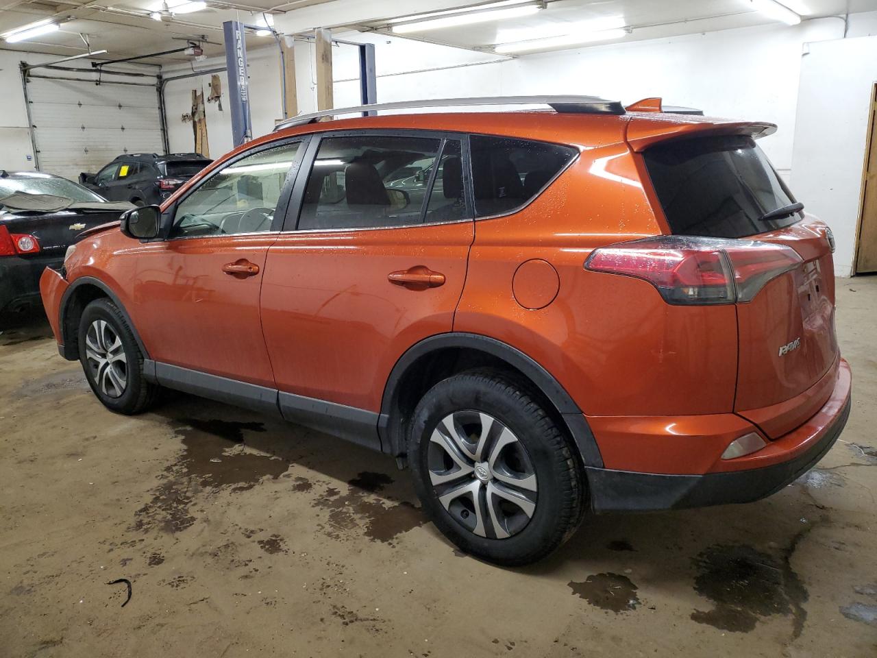 VIN JTMBFREV9GJ073470 2016 TOYOTA RAV4 no.2